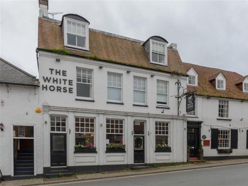 Oyo White Horse Hotel Storrington Exterior photo