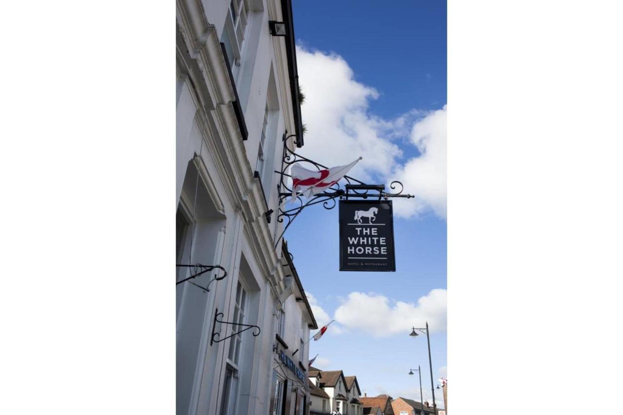 Oyo White Horse Hotel Storrington Exterior photo