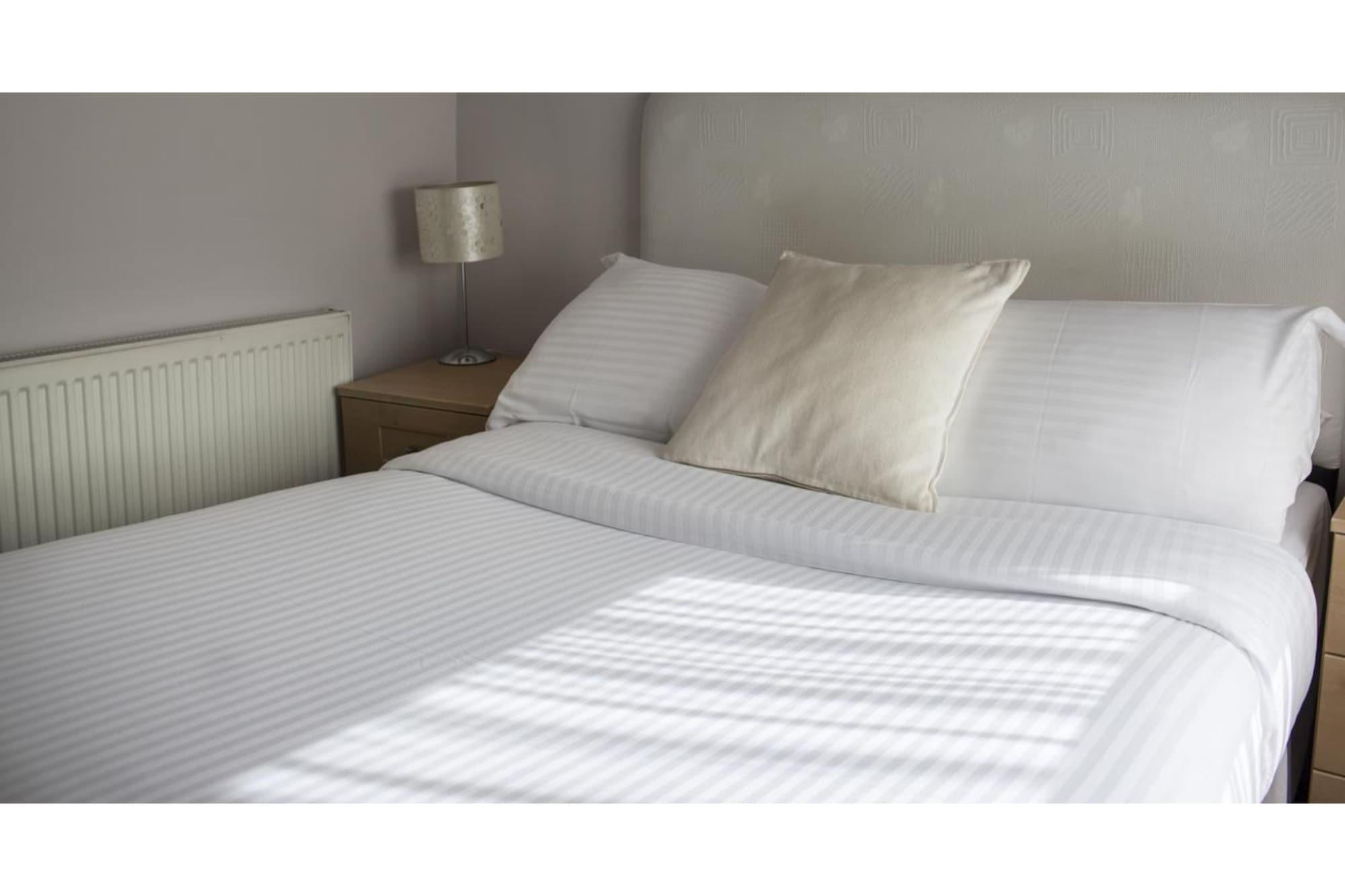 Oyo White Horse Hotel Storrington Exterior photo