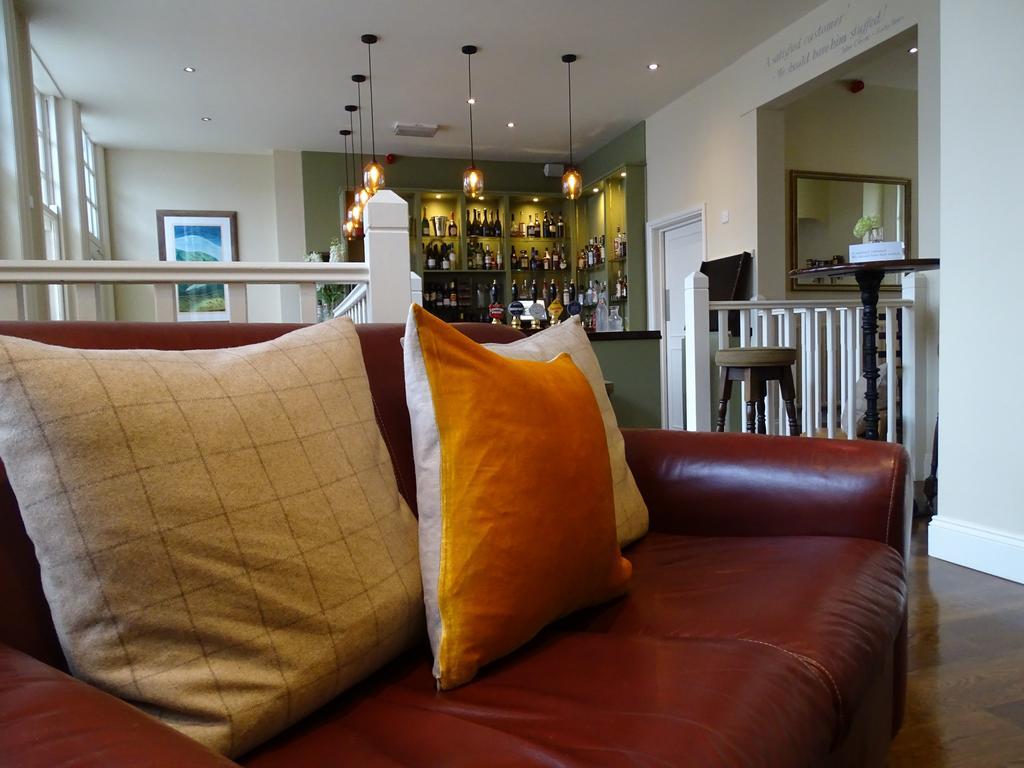 Oyo White Horse Hotel Storrington Exterior photo