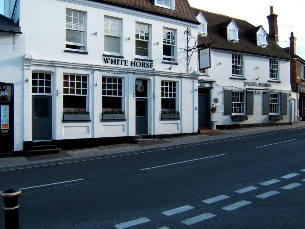Oyo White Horse Hotel Storrington Exterior photo